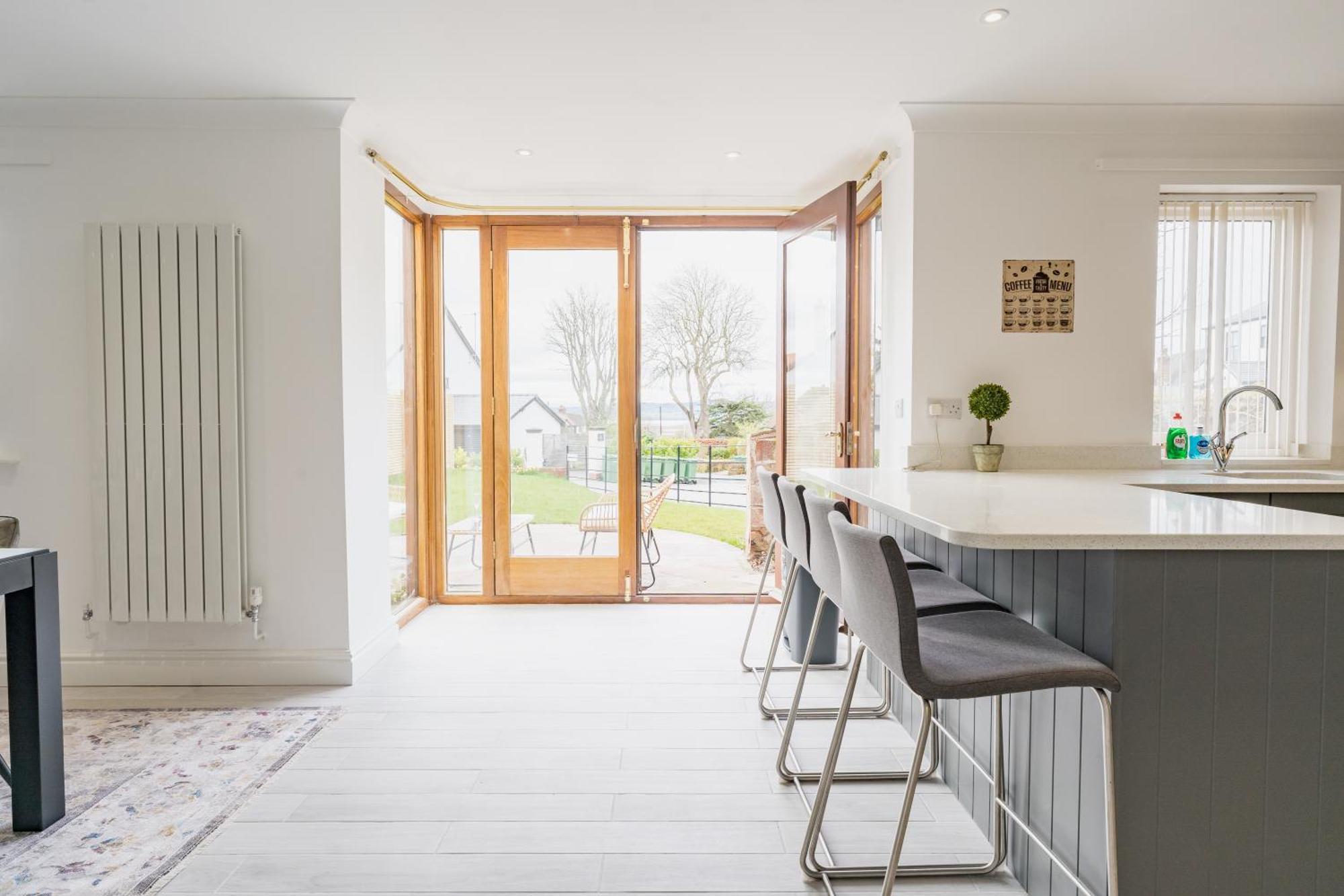 Beautifully Done 5 Bed Barn Conversion In Heswall - Sleeps Up To 10 Exterior foto
